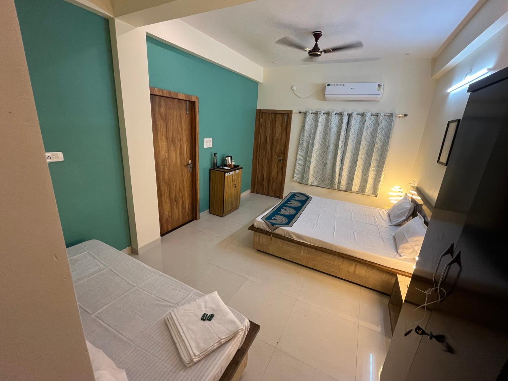 Hotel Shivashray Luxury Stays & Inn Ujjain Εξωτερικό φωτογραφία