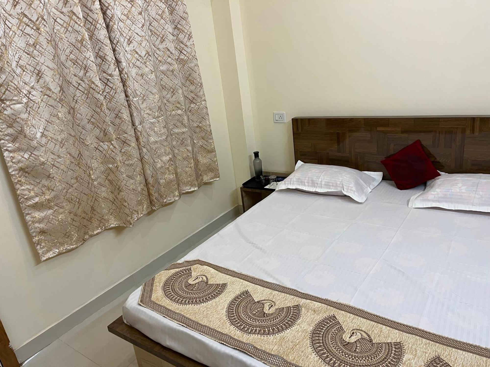 Hotel Shivashray Luxury Stays & Inn Ujjain Εξωτερικό φωτογραφία