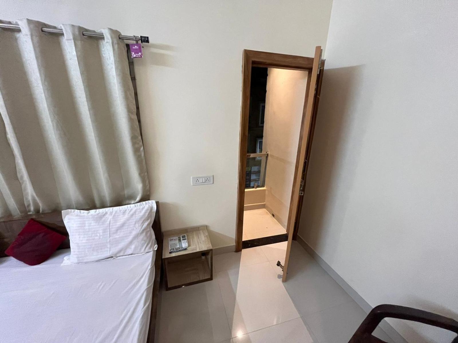 Hotel Shivashray Luxury Stays & Inn Ujjain Δωμάτιο φωτογραφία